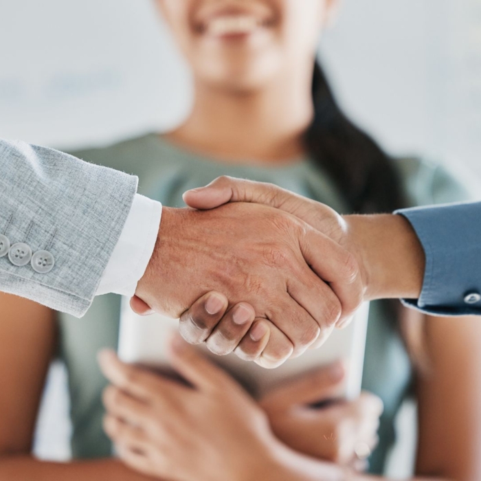 Onboarding balíček- proč dát nováčkům firemní tričko