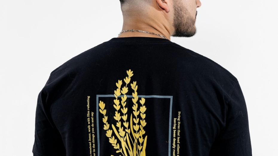 Potisk na záda vs na prsa- co funguje pro akce a co pro práci